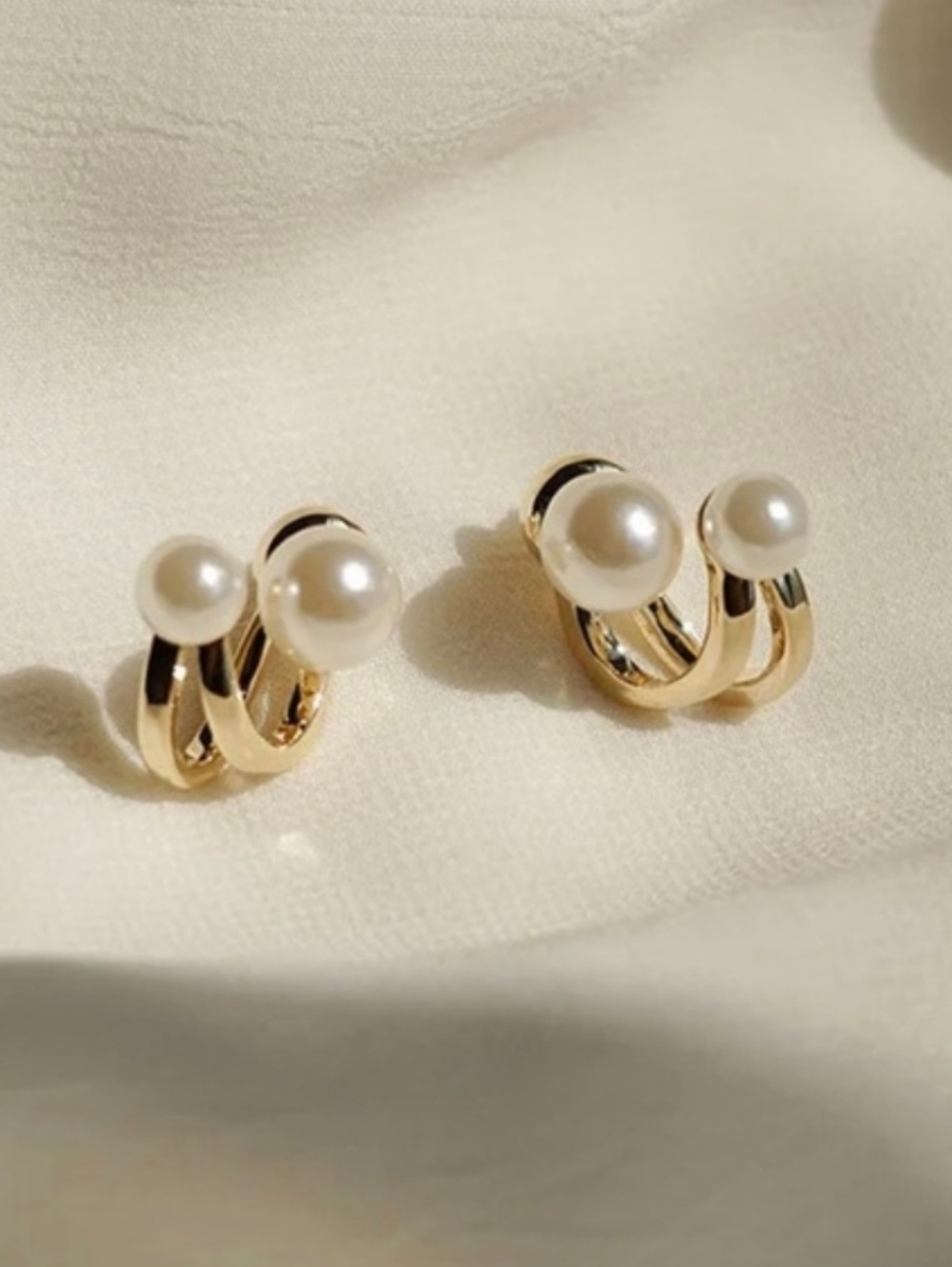 PEARL EARRINGS - Picture 3 of 4